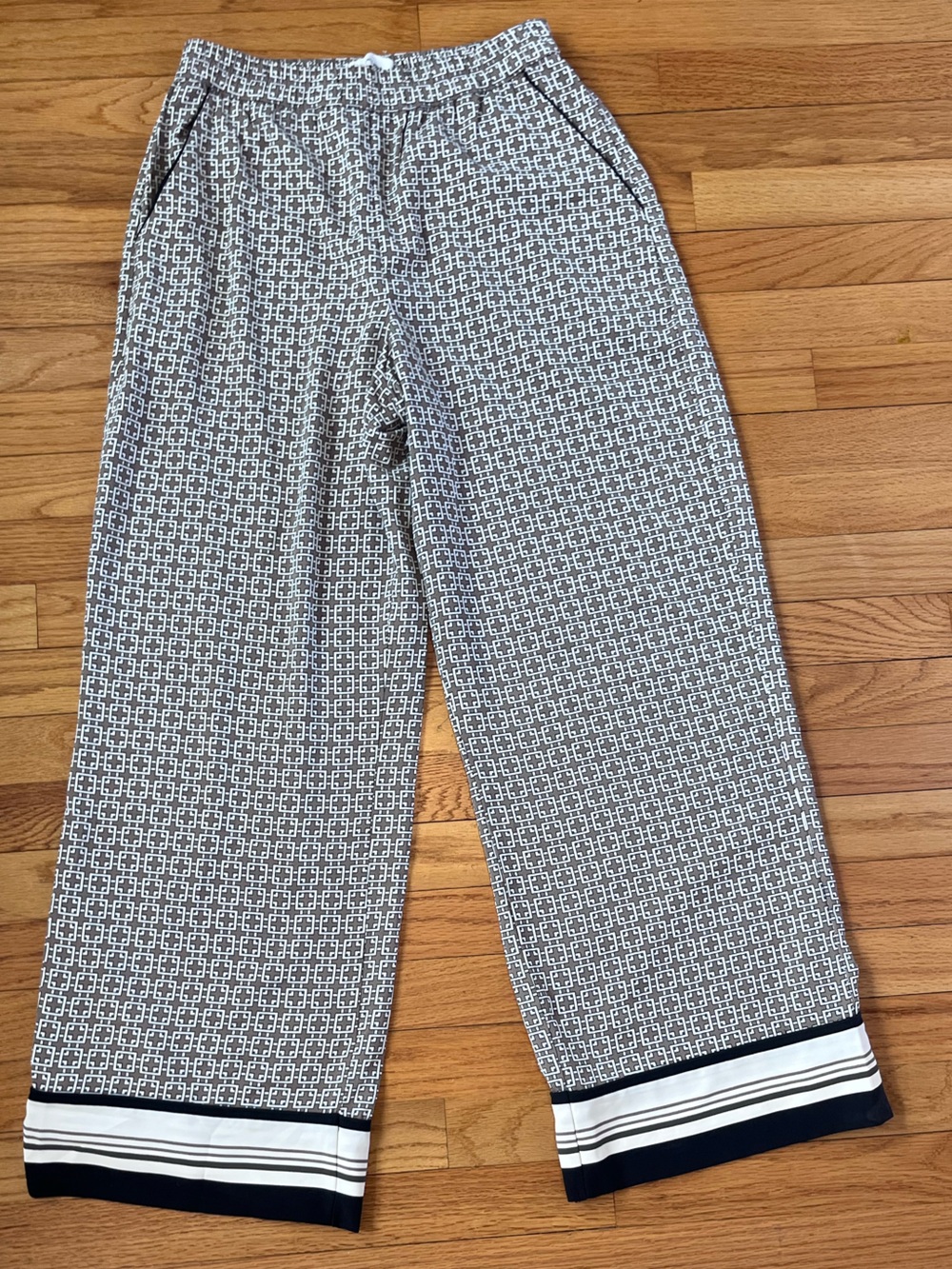 Abercrombie & Fitch Black, taupe and White Geometric satin pants